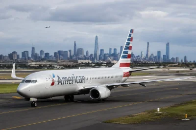 American Airlines Tumbles 4.8% as Oil Surge Exposes Unhedged Fuel Risk