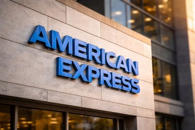 American Express Shares Retreat in Extended Trading Amid Rate Jitters, Debt Issuance