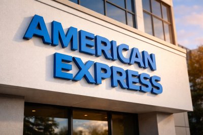 American Express Shares Slide 4.7% Ahead of Fed Minutes