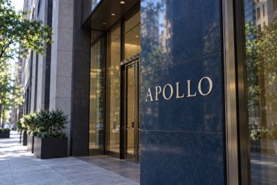 Apollo Shares Slip as Fund Redemption Requests Stay Elevated