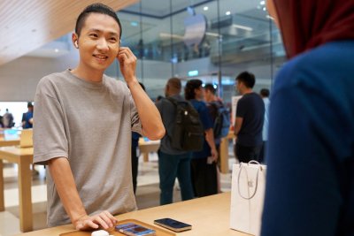 Apple Launches AirPods 5 at $129 with ANC, Aiming to Revive Accessories Growth