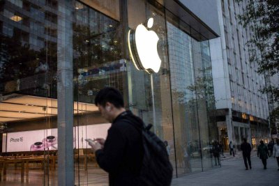Apple Retreats from $300 as OpenAI Legal Threat Looms
