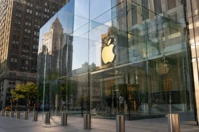 Apple's $210B Surge Faces Fed and Earnings Tests