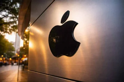 Apple Shares Edge Lower Despite Strong Earnings as iPhone Constraints Loom