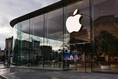 Apple Stock Slips as WWDC AI Showdown Nears