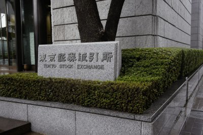 Asia Stocks Split as Rising Yields and Oil Pressure Markets