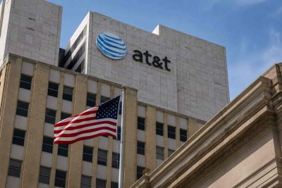 AT&T Faces $4.5 Billion Cash Flow Hurdle as Stock Eyes Next Move