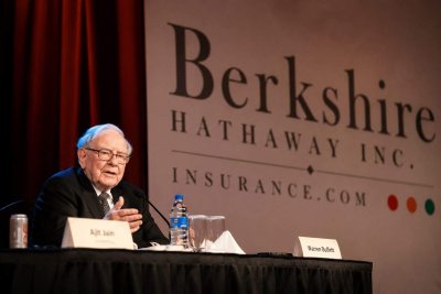 Berkshire's Week: Fee Gap vs. Index Concentration in S&P 500 ETFs