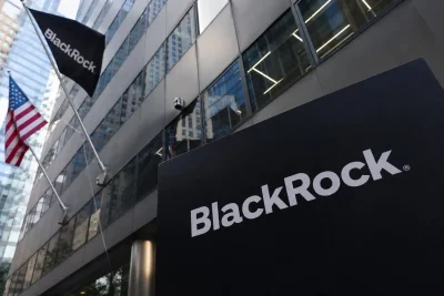 Bitcoin Slides as BlackRock ETF Outflows Weigh on Market Sentiment