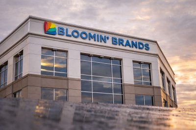 Bloomin' Brands Shares Dip as Strong Jobs Data Delays Rate Cut Expectations