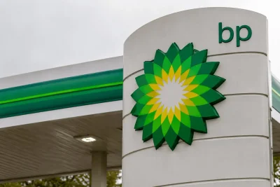 BP Shares Rise 2% Ahead of Q2 Update; Cash Flow Key to Closing Gap with Shell