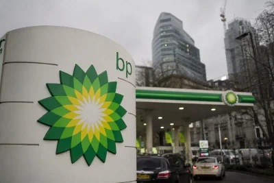 BP Shares Slip 0.6% Despite Oil Surge as Debt Concerns Loom