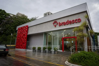Bradesco Shares Rise as Q2 Target Looms; Earnings Outlook Tightens