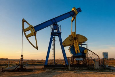 Brent Crude Tumbles Below $100 as Hopes for US-Iran Agreement Rise