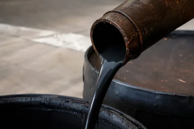 Brent Oil Nears $109 as Strait of Hormuz Tensions Persist