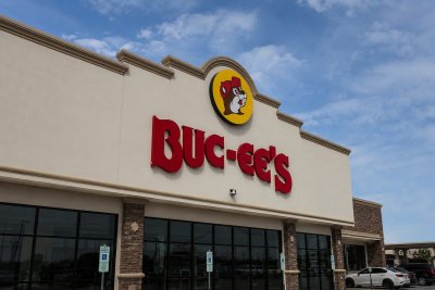 Buc-ee's Fuel Policy Shift Draws Customer Ire as Gift Card and Parking Rules Tighten