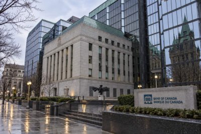 Canadian Fixed Mortgage Rates Climb Despite BoC Hold; Bank Investors Eye Renewals