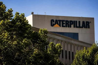 Caterpillar's Slide Weighs on Dow as AI Optimism Fades