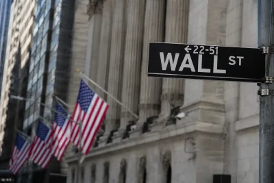 Chip Stocks Slide on Samsung Profit Warning, Tech Selloff Weighs on Nasdaq