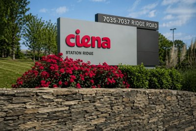 Ciena Shares Dip as AI Optical Demand Faces Supply and Valuation Hurdles