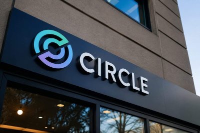 Circle Shares Tumble 15% as Open USD Stablecoin Threatens Revenue Model