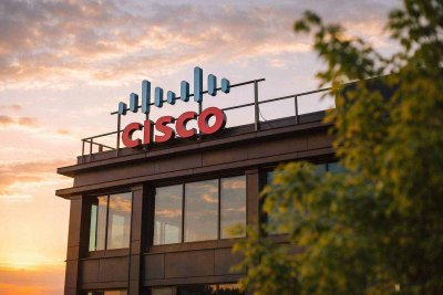 Cisco Gains Ahead of Earnings Amid Tech Sector Volatility
