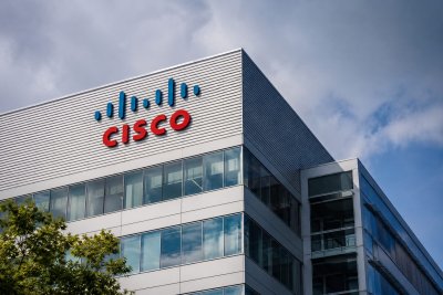 Cisco Shares Slide 4.4% as AI Rally Retreats, Dow Takes Hit