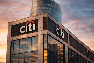 Citigroup Slips into Holiday Weekend Amid Russia Exit and Insider Sales