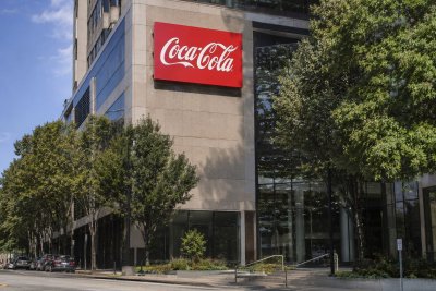 Coca-Cola Gains 0.7% as Margin Expansion Caps Upside