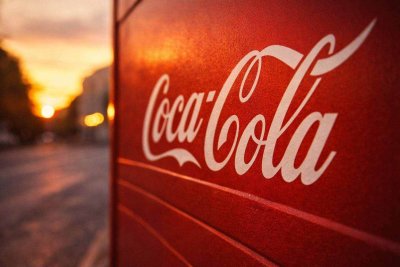Coca-Cola Shares Gain on Mixed Results, 2026 Outlook in Focus