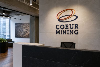 Coeur Mining Slips as Silver Retreat Pressures Cash Flow Outlook