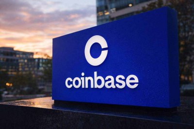 Coinbase CEO's Wealth Plummets Amid Q4 Loss, $500M Stock Sale