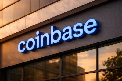 Coinbase Gains Amid Regulatory Talks, Analyst Caution Persists
