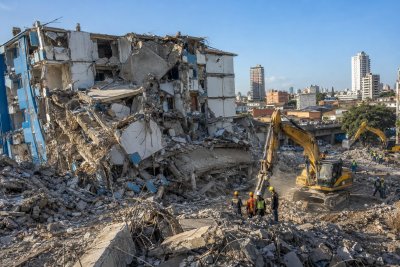 Colombia's $9.6B Quake Bill Strains Bonds as Peso Holds Firm