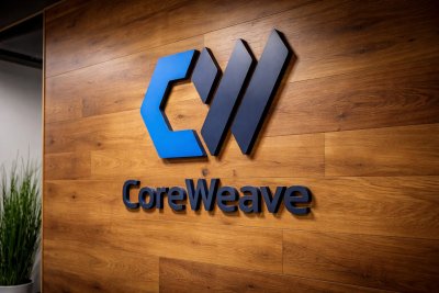 CoreWeave Shares Dip Amid Legal Notices and Insider Sale Filing