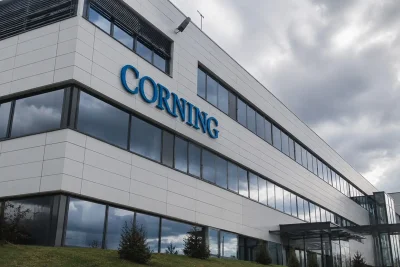 Corning Surges 15% on AI Fiber Deals, Tops All Analyst Targets