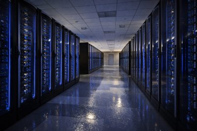 Data Center Stocks Split as Nvidia Dips, Dell and Arista Gain Ahead of Key Data