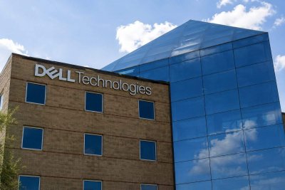 Dell Hits Record High as AI Server Demand Surges Ahead of Earnings