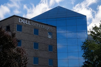 Dell Surges on AI Server Demand, Texas Move Vote Looms