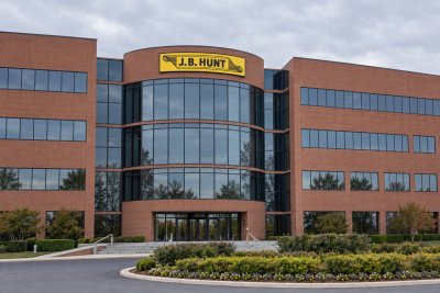 Diesel at Record High Sends J.B. Hunt Shares Down Nearly 13%