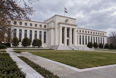 Dollar Index Climbs to 99.08 Ahead of CPI: Key Levels to Watch