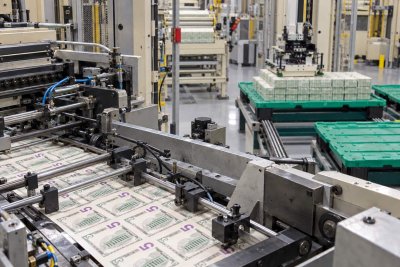 Dollar's Modest Gain Masks Yen Strength as Oil Tops $101