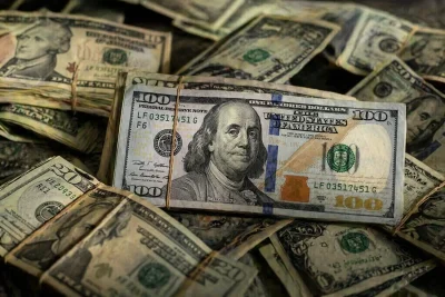 Dollar Slips as GDP Miss and Core Inflation Surge Cloud Fed Rate Path