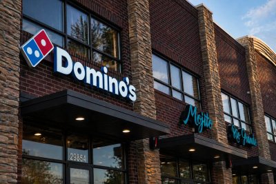 Domino's Pizza Shares Plummet 10% on Weak Outlook Amidst Intensifying Value War