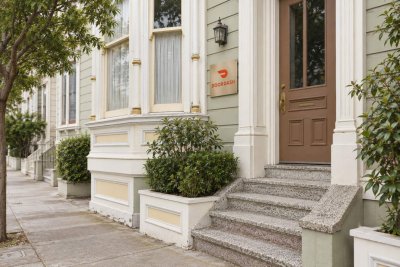 DoorDash Expands Food Tech with $300M Grubhub Campus Deal and $125M Wonder Investment