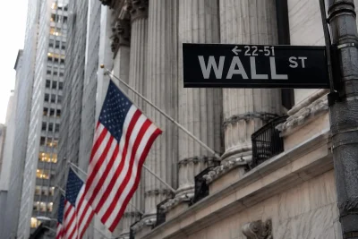 Dow Advances as Tech Spending Bets Fuel Mixed Market Close