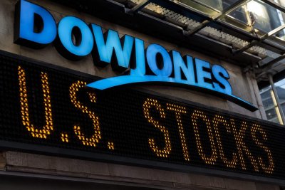 Dow Breaks 53,000 as Chip Rally Drives Narrow Market Advance