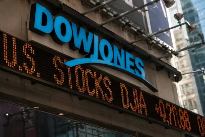 Dow Closes Above 52,000 as Alphabet Debut Boosts Tech Weight