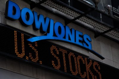 Dow Closes Modestly Higher as AI Chip Rally Offsets Oil Price Jitters