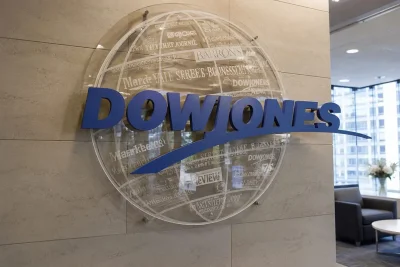 Dow Dips 0.8% as Insurer Rally Masks Broader Market Weakness